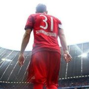 踢球的小猪 头像