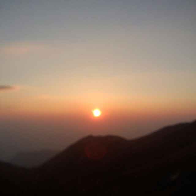 *天涯咫尺*²º¹⁶ 头像