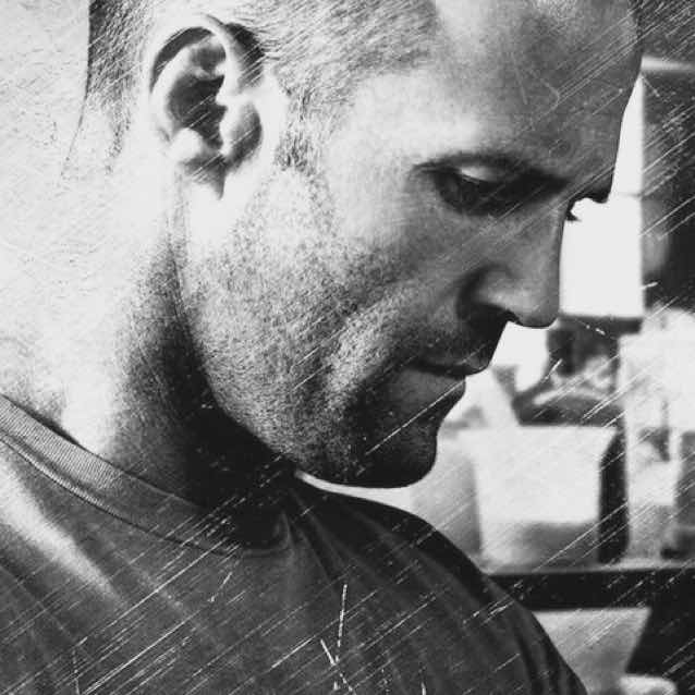 手拿两把西瓜刀 头像