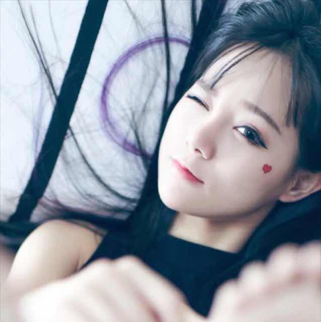 Kristen 喵、 头像