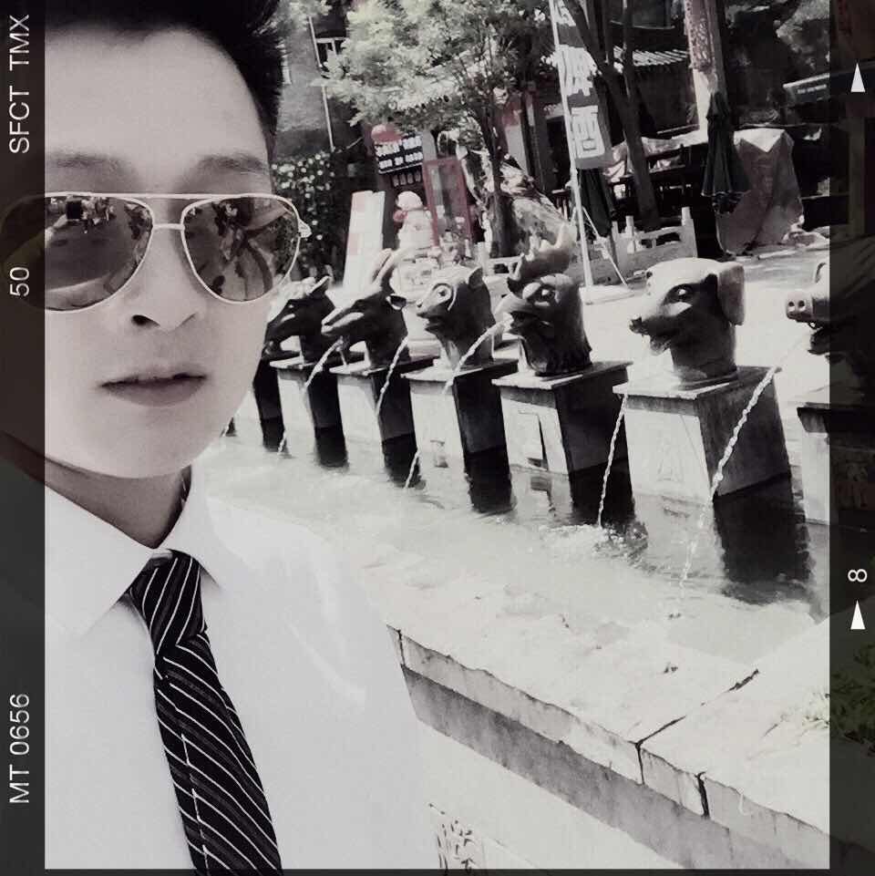 李新龙-Leevy 头像