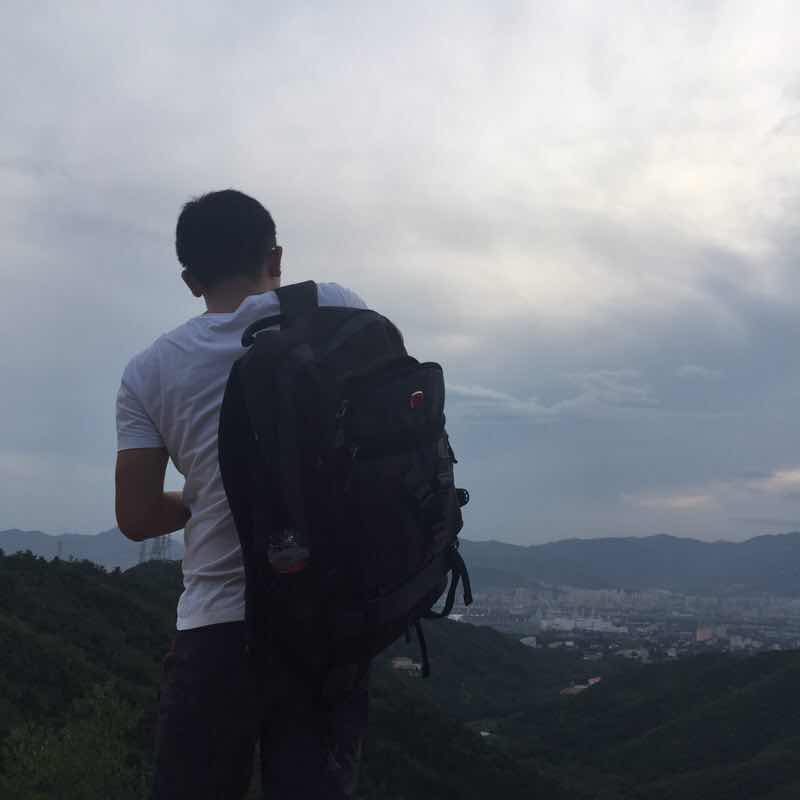 只喝牛奶的杀手 头像