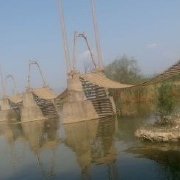 现实太过遥远 头像