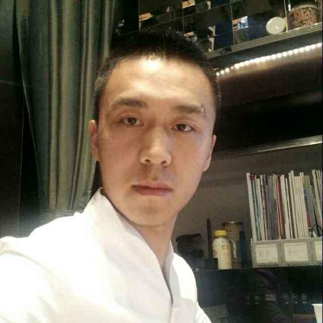 LONG1272132680 头像