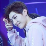 陌上青如玉__ 头像